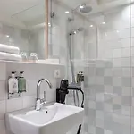 Mimosa House ヴェスターラント
