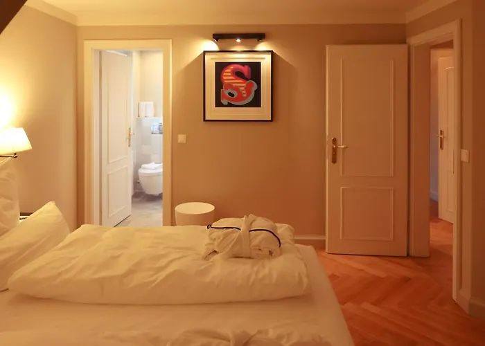 מלון Mimosa House 3*